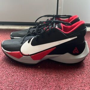 Nike Giannis freak 2 Men’s Size 8. Worn twice, Great condition